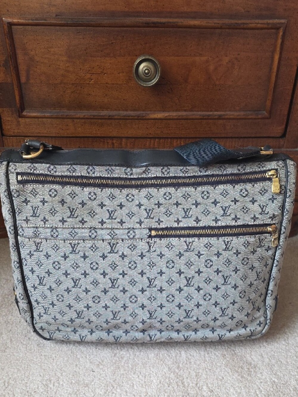 Louis Vuitton Mini Lin Messenger Bag - Picture 5 of 10